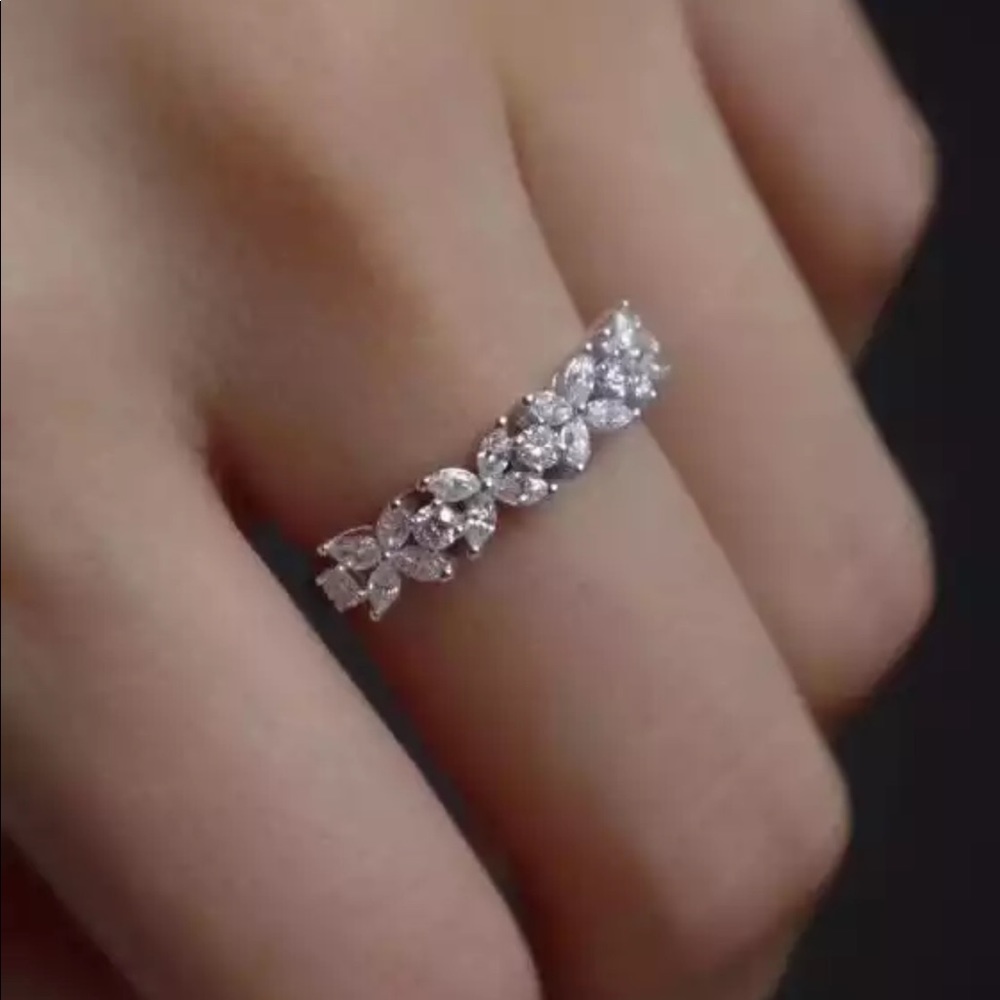 New Women’s 925 Silver Beautiful Flowers Diamond Ring - Picture 1 of 5